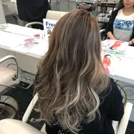 【ヘアカラーリング】ハイライトカラー+ウル艶❤️トリートメント