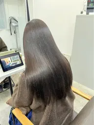 夜間限定‼️うる艶縮毛矯正＋トリートメント（巻ける/地毛風/シャキンとしない自然な仕上がり/美髪矯正/酸熱トリートメント