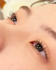 ビューラーいらず✨自然盛れまつげパーマ