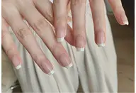 ハンドネイル、クリアフレンチ(オーロラ追加➕¥500)初回ジェルオフ無料、角質ケア込み