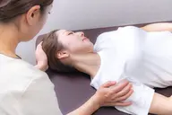 【首・肩痛み改善】小顔整体コルギ＋首肩痛み改善、デコルテ矯正