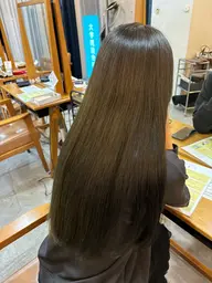 【💭赤みが気になる方💭】ブリーチなしオリーブ➕艶トリートメント💚✨️💚赤み消し/透明感カラー