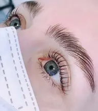 【🎉お得なセット割🎊】ハリウッドブロウリフト➕パリジェンヌ💖眉とマツパー同時施術、wax 無し・2回目​〜​9500