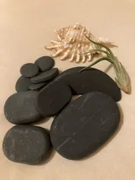 【暖かくてツルツル感触🪨ホットストーン＋背中、足背面アロマリンパボディ＋ミニヘッド付き】80分