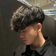 【U-22限定👨‍🎓】｜ミニモ学割｜学生人気No.2🥈 メンズカット➕スペインカールパーマ➕髪質改善トリートメント