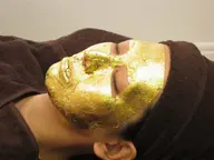 話題の金箔エステ✨(肌診断付)登場！日焼け止め効果抜群！シミを作りたくない方へ是非お試し下さい！