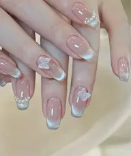 上品で華やかな手元に』マグネットグラデ一ションフレンチ