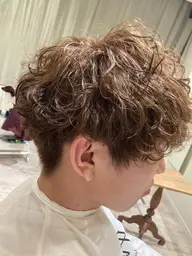 【新規】人気の　メンズ　パーマ　&  カット　(ツイスト、スパイラル、波巻き)
