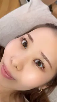 マツパ一人一人似合わせまつ毛を叶させてください，アルカリ剤不使用で繰り返し施術してもダメージレス。仕上げコーティング付き