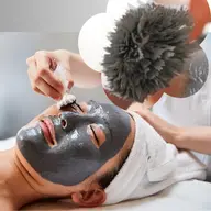 絶対美白！復元パックエステ『マグネットで剥がす特殊な磁気パック』奇跡のマグネット粒子が、有効成分をお肌に密着させ浸透。