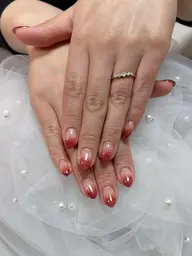 ラメグラデーション(オフ込み) 。当日メニュー変更不可、ベースは色がありません。色を使う場合は+400円です。