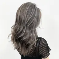 🌟【外国人風スペシャルハイライトカラー✨】筋感の効いたスタイルまで理想に合わせてデザインします☆