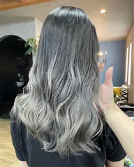 カット＋全体ブリーチ＋カラー＋ケア処理剤込み