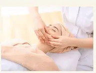 ひきしまったフェイスラインへ オールハンドトリートメント