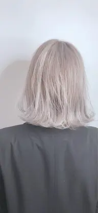 【ダメージ98%カット‼️】 カット＋ホワイト系ダブルカラー＋極潤超音波3step tr🫥ホワイトブリーチ使用。