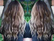 【ハイライト💫💇‍♀️】カット+ケアブリーチ+カラー+美容液トリートメント ¥20500