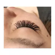 【ボリュームラッシュ90分(300本～400本程度)8350円】💡LEDエクステ変更＋1100円※オフ.コーティング込