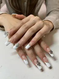 💅🏻長さだし💅🏻フレンチ⭐️ケア込みベース色なし