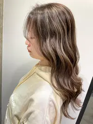 パーフェクトハイライト✌️全体の色もハイライトの色も可愛くなります❤️ケアハイライト.イルミナ×2回.トリートメント