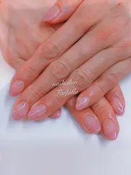 アート2本ネイル《offケア込み》《グラデーション》゜※持ち込みデザインによってお値段が異なる場合がございます。