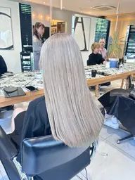 ホワイト系はコチラ🤍ホワイトブリーチ（前処理剤付）➕ケアカラー[spaシャン&オリジナルtr付]