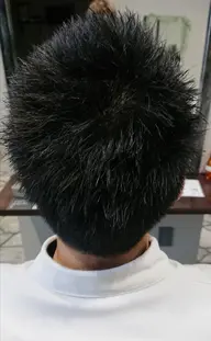 本日4月2日 9時〜16時の間で新規男性限定カットのみ、シャンプーはついておりません。