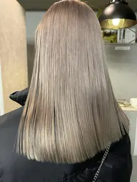 人気No.1 \ケア剤込み/ ブリーチカラー+前髪カット+うる艶トリートメント🫧