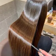 4月⏱𓈒𓏸18時〜枠限定!🍀髪にドラマを。技術向上の為、縮毛矯正モデル募集中✨️希望日時リクエストお願いします!