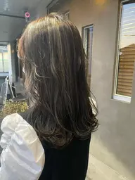 透明感たっぷりハイライト+全体カラー+前髪カット🤍ケアブリーチ込み✨全体ブリーチは出来ないけど透明感は抜群🤍🤍