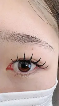 【パリエク】——パリジェンヌ+上マツエクフラットラッシュ 120本アイシャンプー+美容液