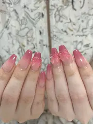 チップ長さ出しチーク／カラーグラデーションネイル