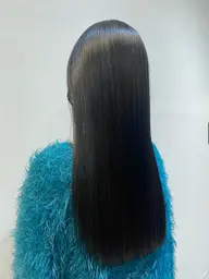 ノンアルカリ薬剤でブリーチ毛も安心☺️酸性縮毛矯正+カット+ケアプロTR✨