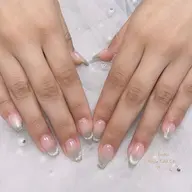 ✨輝かしい✨話題のグラデーションフレンチマグネットネイル🧲厚み出し込み