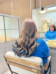 【ポイントブリーチカラー】インナー・アンブレラ・イヤリング・フェイスフレーミングカラー＋トリートメント🐮