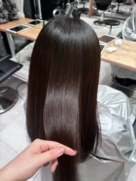 夏前に☀️ナチュラル縮毛矯正＋艶感トリートメント🐐プラス料金で同時にカラーもできます🌟