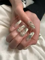 Top4. チップ長さ出し10本ワンカラー/ラメー/フラッシュ+パーツとスートン付き放題😍💋