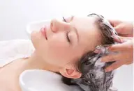 お顔もリフトアップしながら、肩も軽くなるメディカルヘッドスパ・トリートメント・肩マッサージ