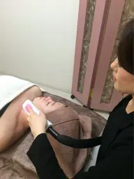 【人気急上昇✨】顔脱毛2回🌸痛みなくお肌が敏感な方も◎自己処理が面倒な眉上まで照射可能♪美容の光でツルスベ肌に💓