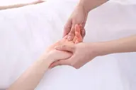 【平日13時~16時限定✩*॰¨̮】贅沢ハンドケア ¥4,400⇒¥3,500(ネイルケア、ハンドマッサージ)