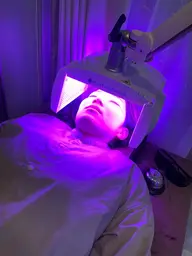 【初回限定・ダウンダウンDX話題】お肌の細胞活性✨メイクのりが抜群にUP❣️高機能美容液パック付き〈計30分照射〉