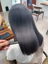 【自然な艶髪✨️】縮毛矯正