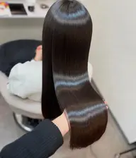 【うる艶✨縮毛矯正＋トレンドカラー🍂🧶】 自然なストレートで朝を快適に☘️
