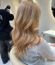 【春に向けてイメチェンしたい人必見💎】似合わせカット+ケアブリーチ+艶カラー+トリートメント