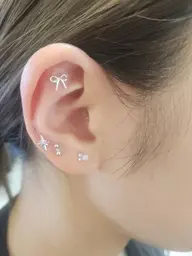 TikTokで流行りの耳ツボシール持ち込み・とりあえず予約