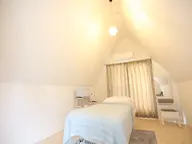 【個室で仮眠やヘアメイク利用】時間外リクエスト可能！ペア利用OK！2ベットルーム、ドレッサー、コンセント、Wi-Fi無料