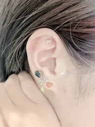 【ご紹介割】耳から全身ゆるめるご褒美ケア　耳つぼジュエリー10〜12粒+ヘッドマッサージ+デコルテマッサージ