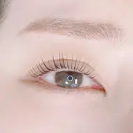 【まつげパーマ】根本からパッチリ立ち上げデザイン☆