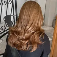 カット＋ ブリーチ込みイヤリングカラー＋全体カラー