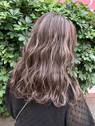 ⭐️似合わせカットとハイライトカラー＋トリートメント⭐️