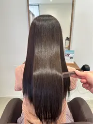 【ダメージを抑えて自然な仕上がり♪潤いシルク縮毛矯正】